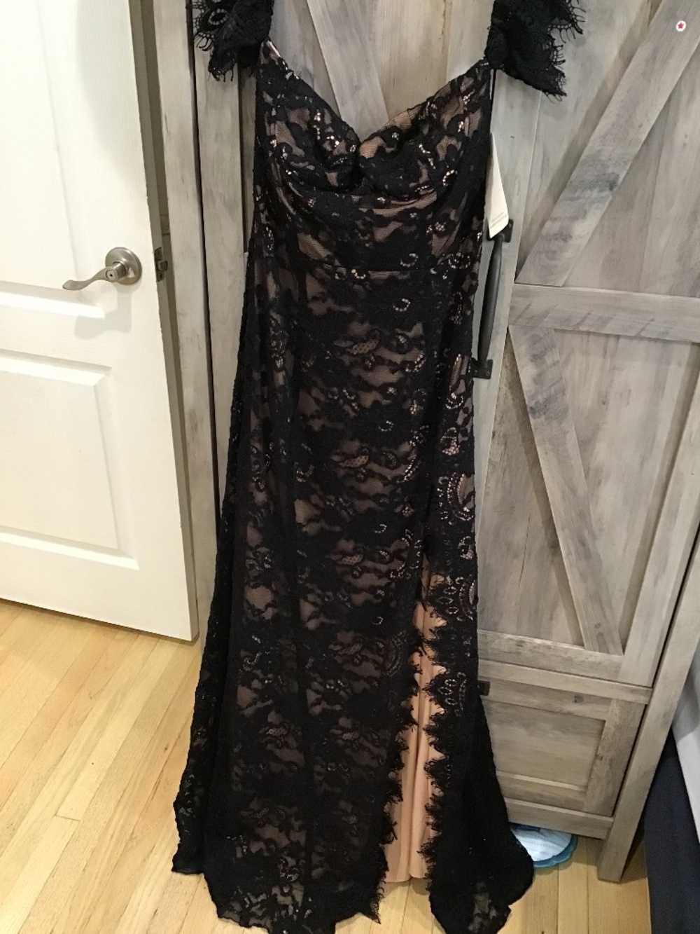 Brand new, never worn, sexy lace evening dress off the shoulder, high slit
